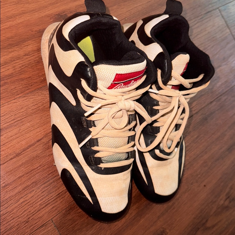Baseball cleats